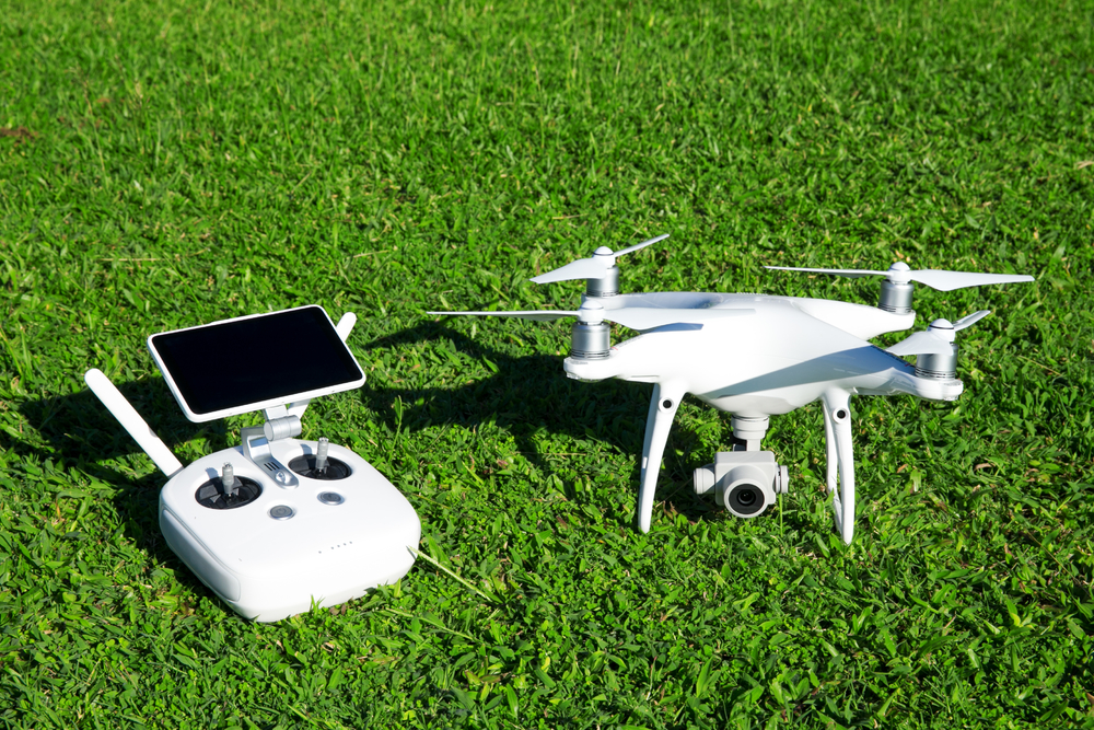 智能翱翔 高分辨率數碼相機無人機與草地智能手機遙控的融合革命